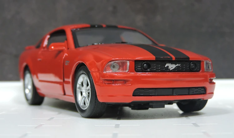 1/32 специальный литой металлический мускульный автомобиль Mustang GT 2005 домашний дисплей коллекция моделей игрушек для детей