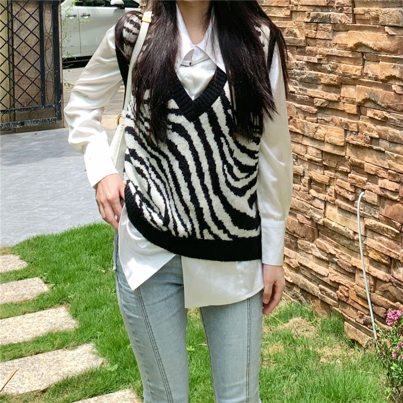 

Mochi New Fashion Oversized Zebra Pattern Knitted Vest sweater vest Women Vintage Sleeveless Female Waistcoat Loose Chic Tops