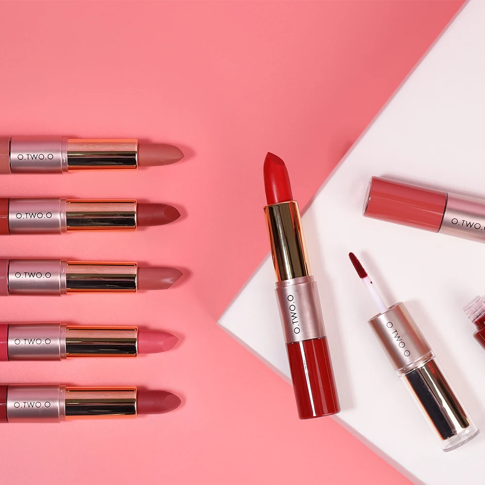 О. Два. O двойная головка не прикасается к чашке матовая губная помада для лица два