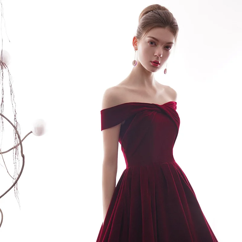 Вельветовое платье на шнуровке с открытыми плечами без бретелек винтажное