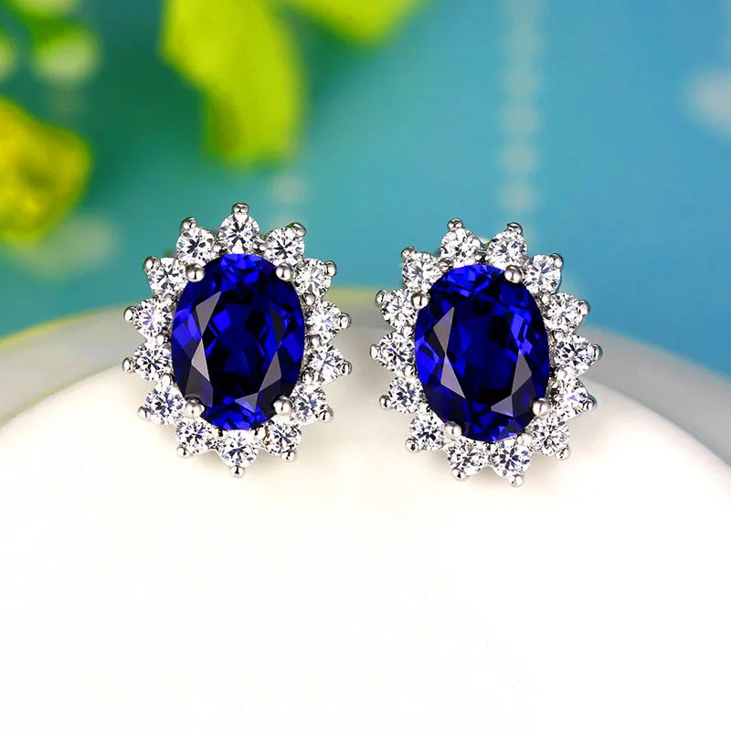 Серьги-гвоздики женские из серебра с голубым сапфиром