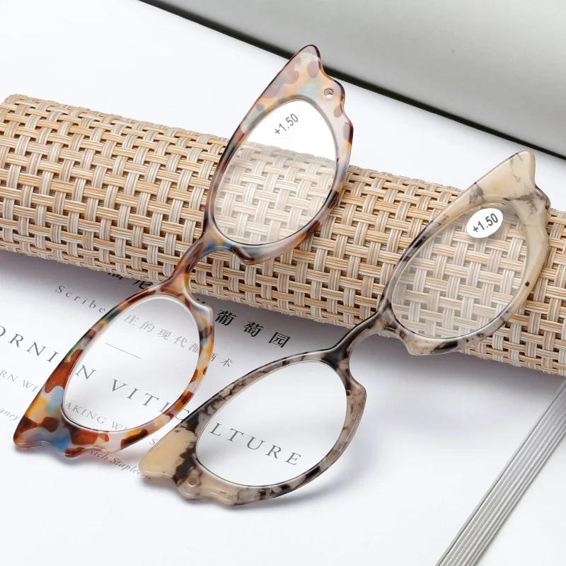 

+1.0~+4.0 Retro Leopard Butterfly Folding Hanging Neck Reading Glasses Women Portable Foldable Presbyopia Eyeglasses with Trip