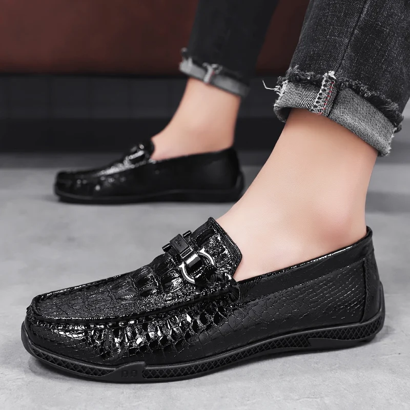 

Men's Leather Shoes Metal Button Solid Color Crocodile Pattern Leather Peas Shoes Male Lazy Slip-on Fashion Casual Loafers Shoes