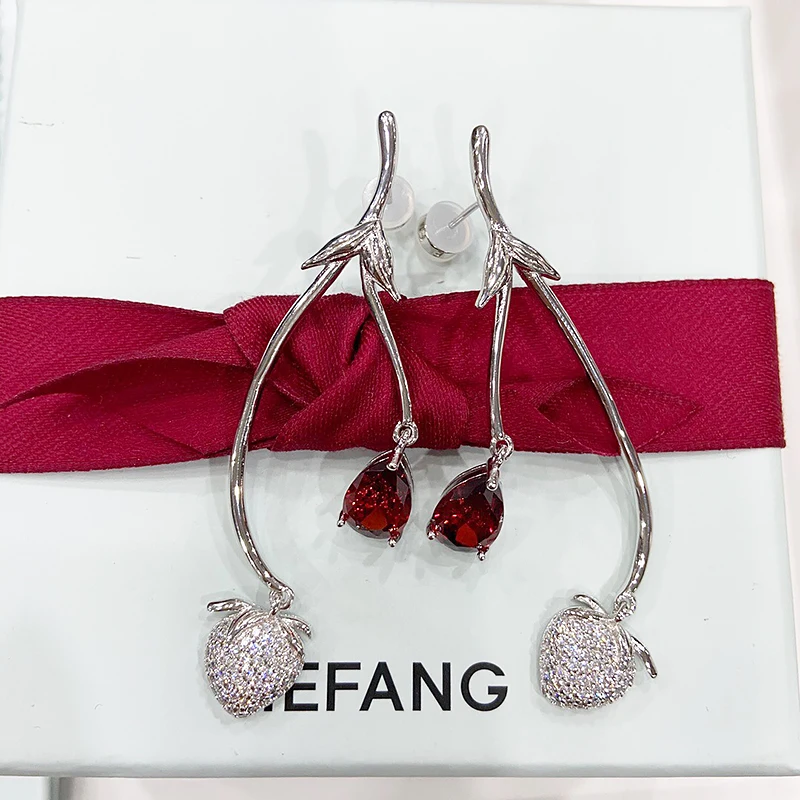 

Strawberry long Earrings 925 Sterling Silver micro inlaid zircon fashion ladies exquisite Party style exquisite jewelry