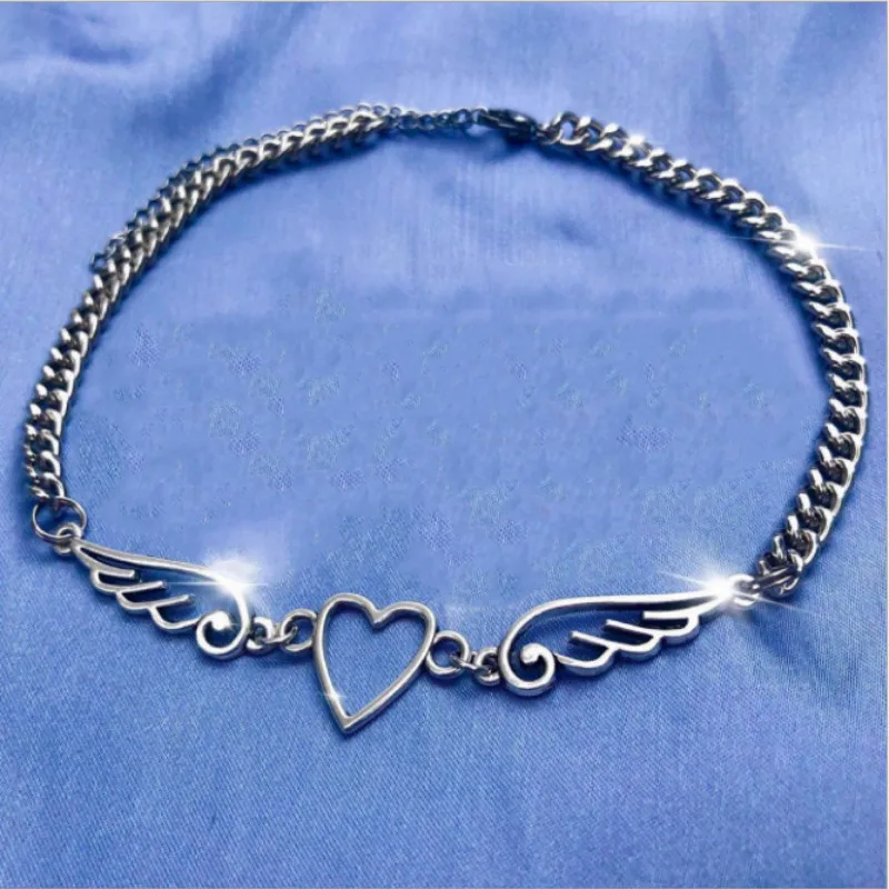 

VILAGE Punk Style Hollow Feather Metal Heart Shaped Necklace Male and Female Trend Jewelry
