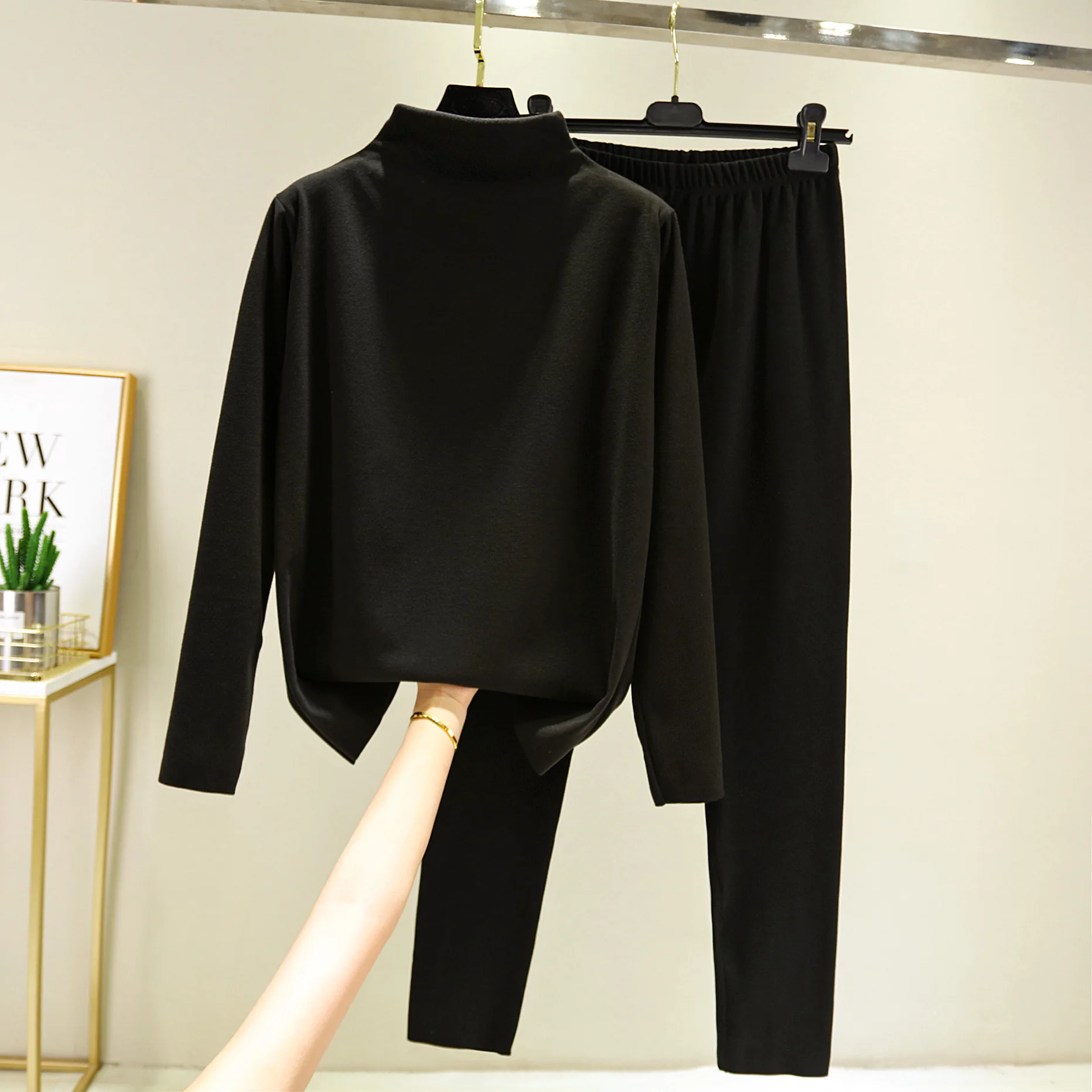 Seamless Underwear Women's Long Sleeved Bottoming Shirt Thermal Suit Qiuyi Long Trousers Two Piece Set Sexy Winter Clothing