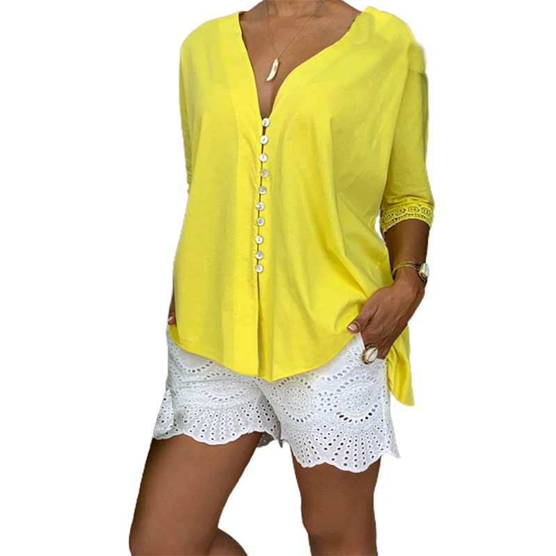 Женская блузка летняя однотонная с треугольным вырезом кружевная однобортная на