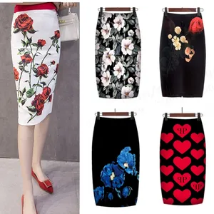 Женская юбка-карандаш средней длины, с цветочным принтом