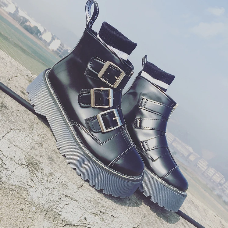 

South Korea ulzzang Harajuku style thick bottom belt buckle Martin boots women's retro British style punk student short boots