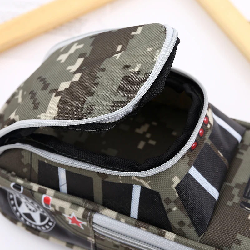 Камуфляжный чехол для мальчиков с машинками и карандашами школьные