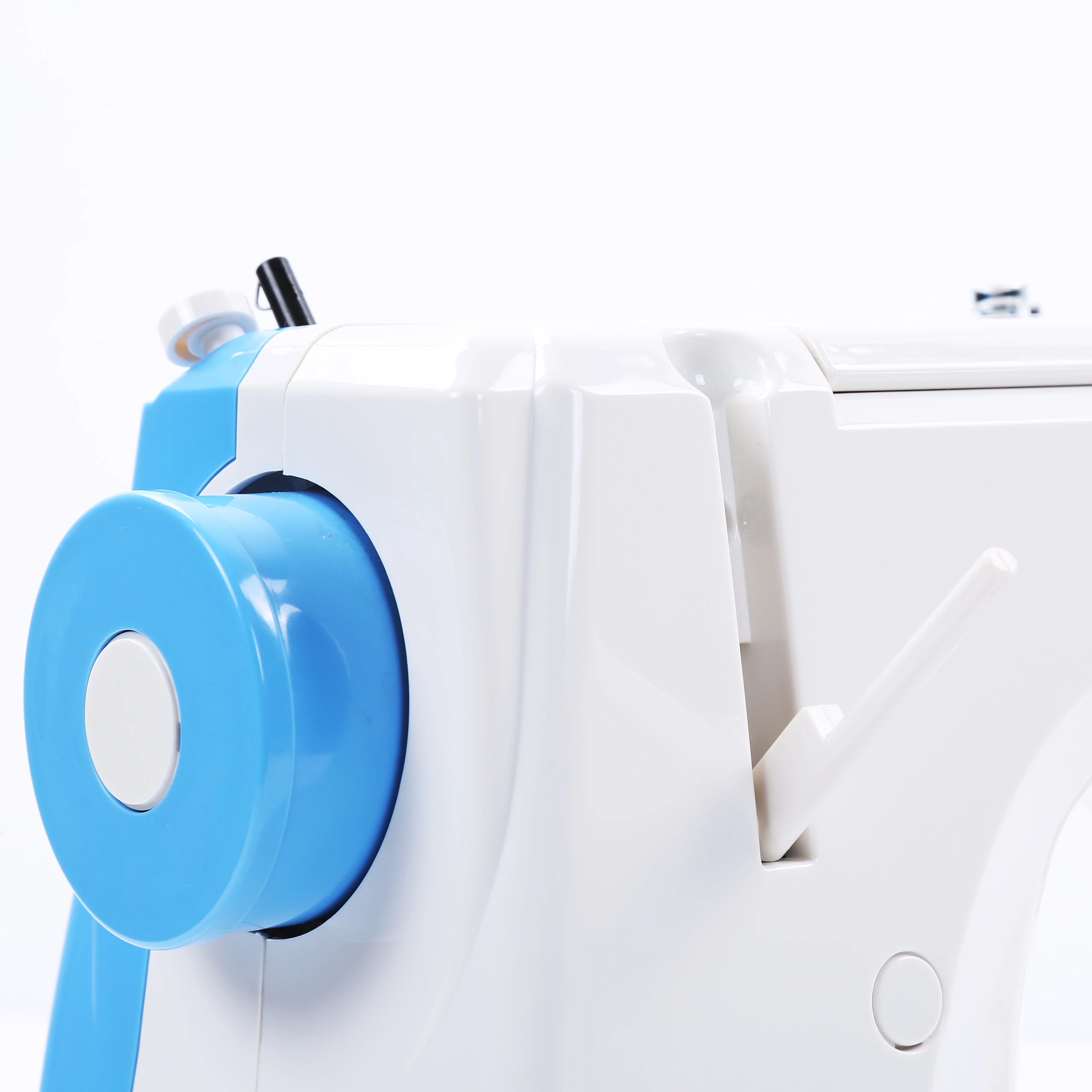 BAI housewife hand-held electric sewing machine built-in 12 kinds of stitches foldable handle | Дом и сад
