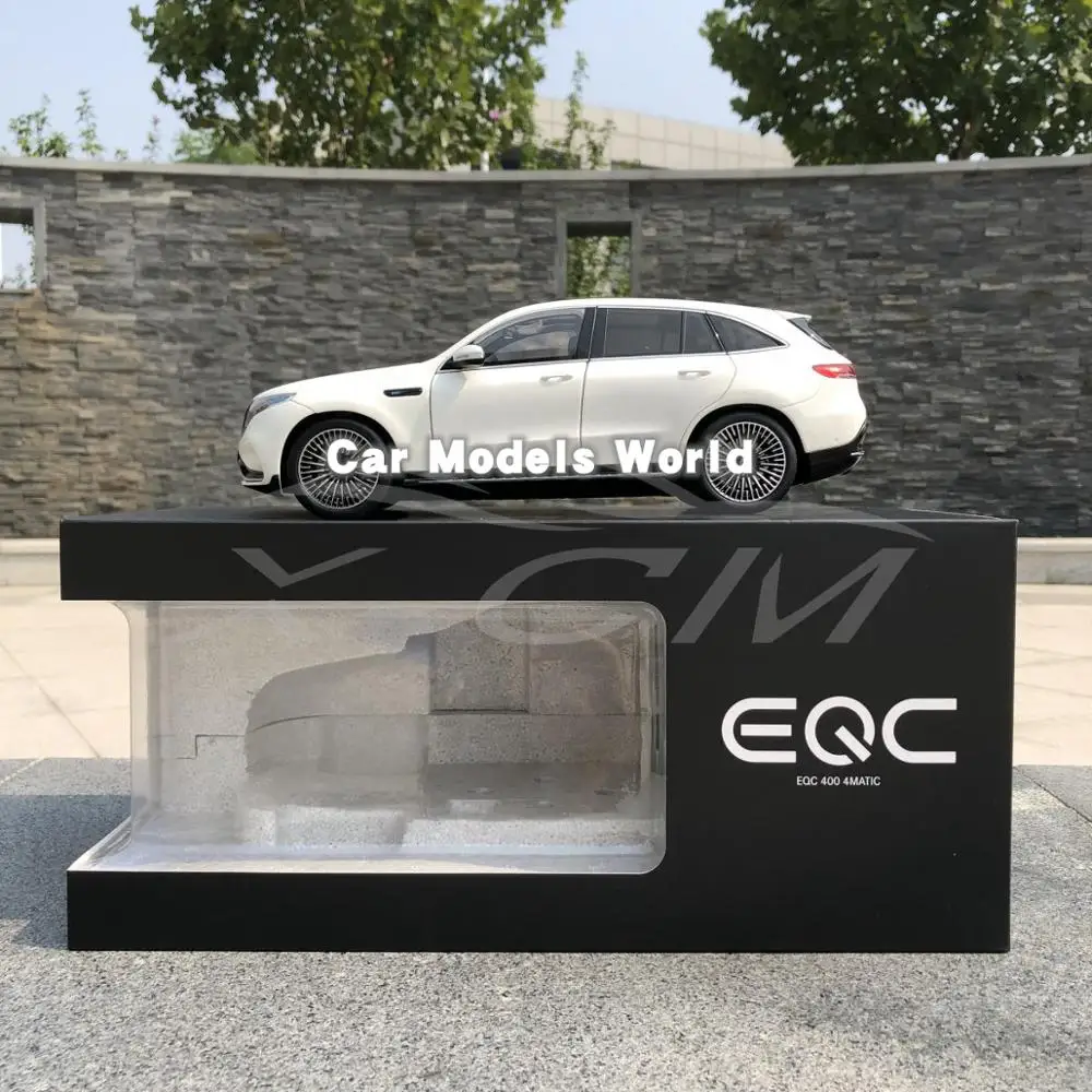 Литая под давлением модель автомобиля для EQC 1:18(белый) крышка двигателя не открывается+ маленький подарок