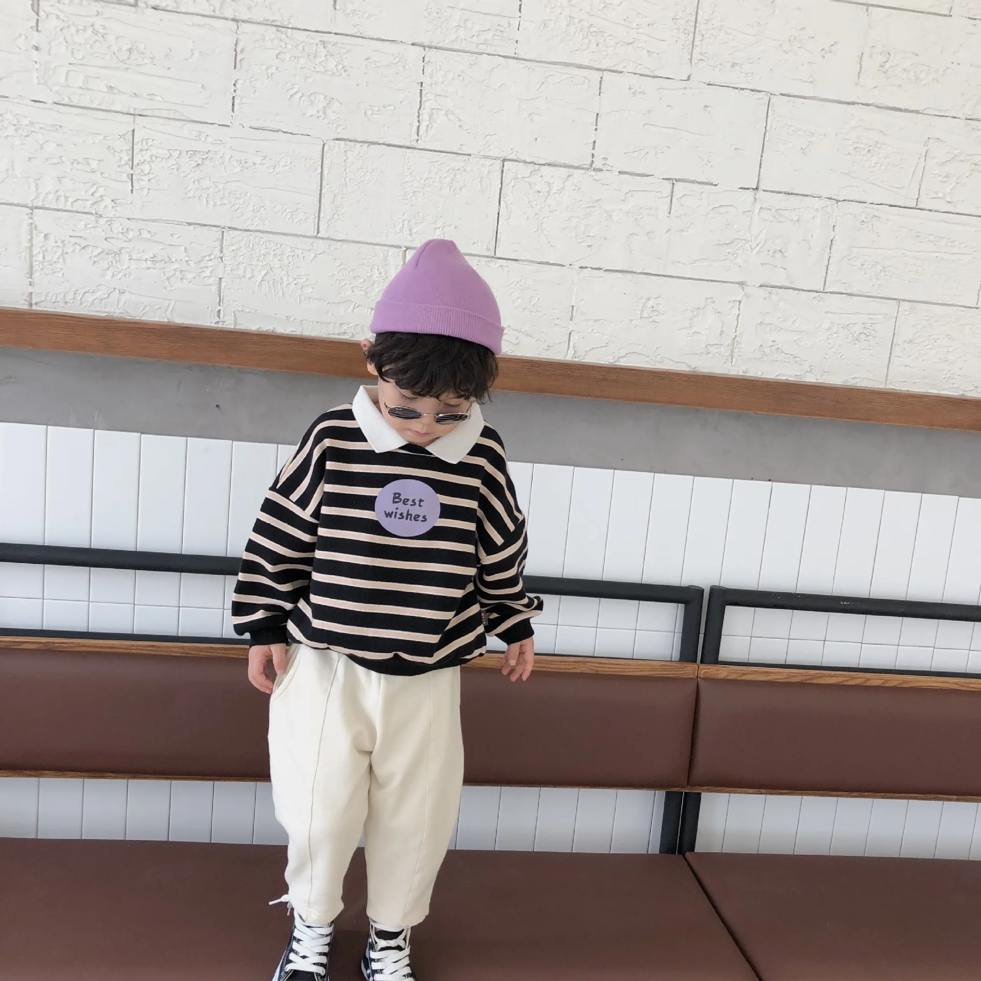 Модные пуловеры в полоску с буквенным принтом для мальчиков на раннюю осень