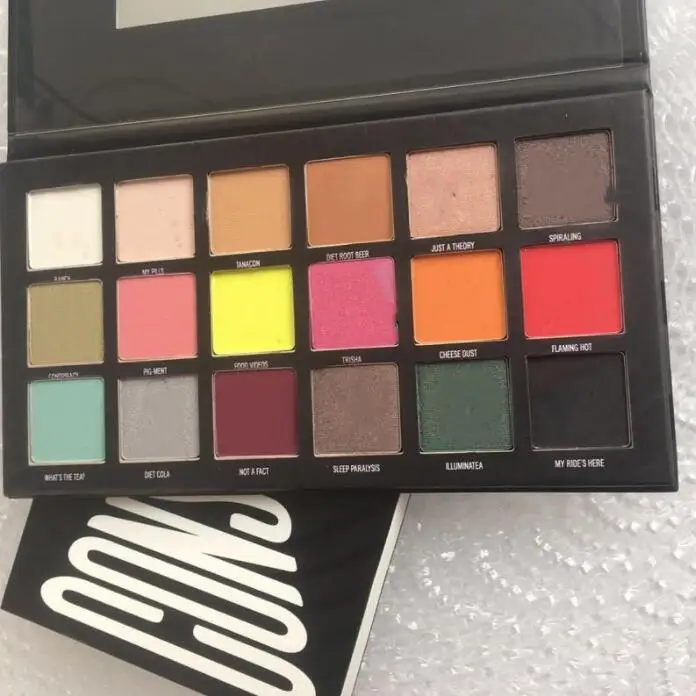 

Maquillage brand make up eye shadow plalette CONSP IRACY 18color eyeshadow