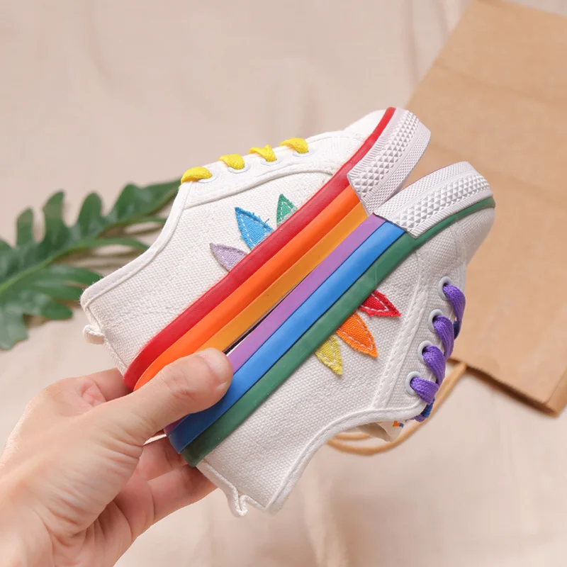 Модные детские туфли для девочек розовые синие радужные парусиновые