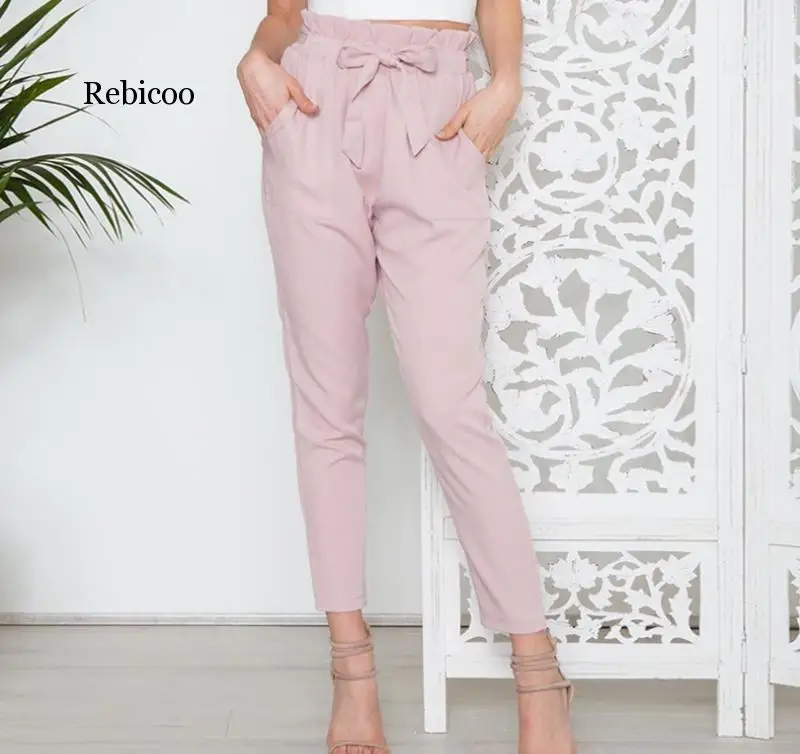 Красные брюки с высокой талией. Высокие брюки. Брюки на худенькую женщину. Штаны с завышенной талией женские. Брюки baggy женские бежевые.