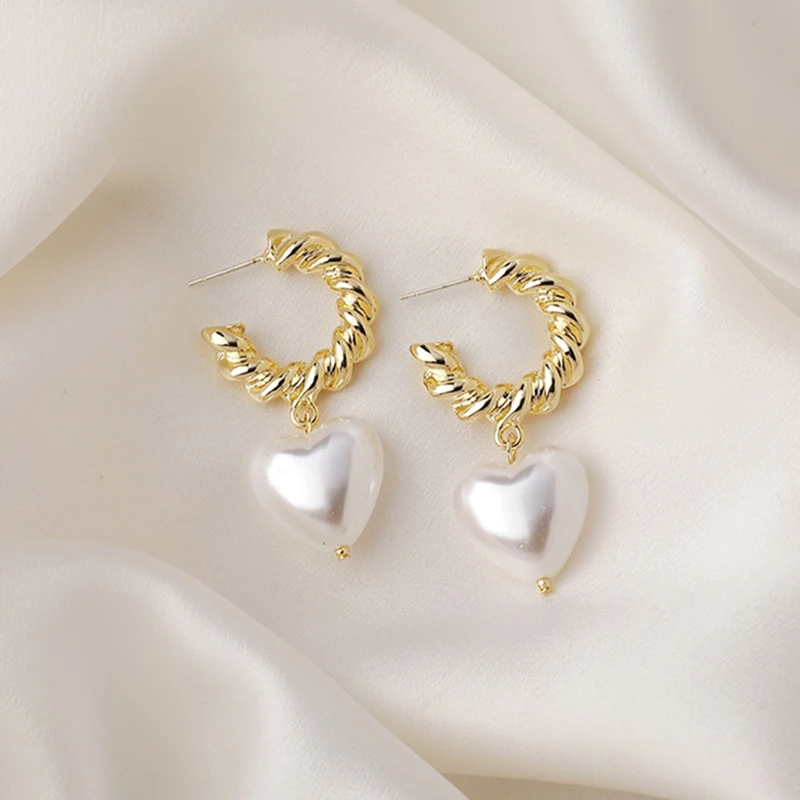 

Classic Exquisite Peach Heart Pearl Dangle Earrings for Women Top Designer Creativity Luxury High Quality Jewelry S925 Needle