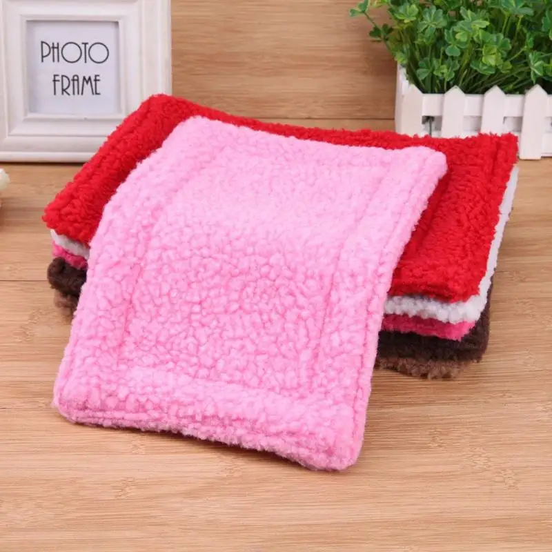 

3pcs ft Fleece Hamster Mat Plush Pet Hamster Cushion Mat Hedgehog Squirrel Warm Blanket Guinea Pig Bed Sleeping Bed Pet Products