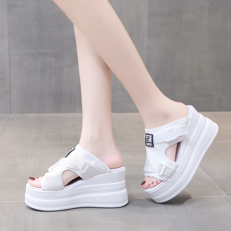 Женские пляжные шлепанцы на танкетке 9 см сандалии с пряжкой обувь платформе