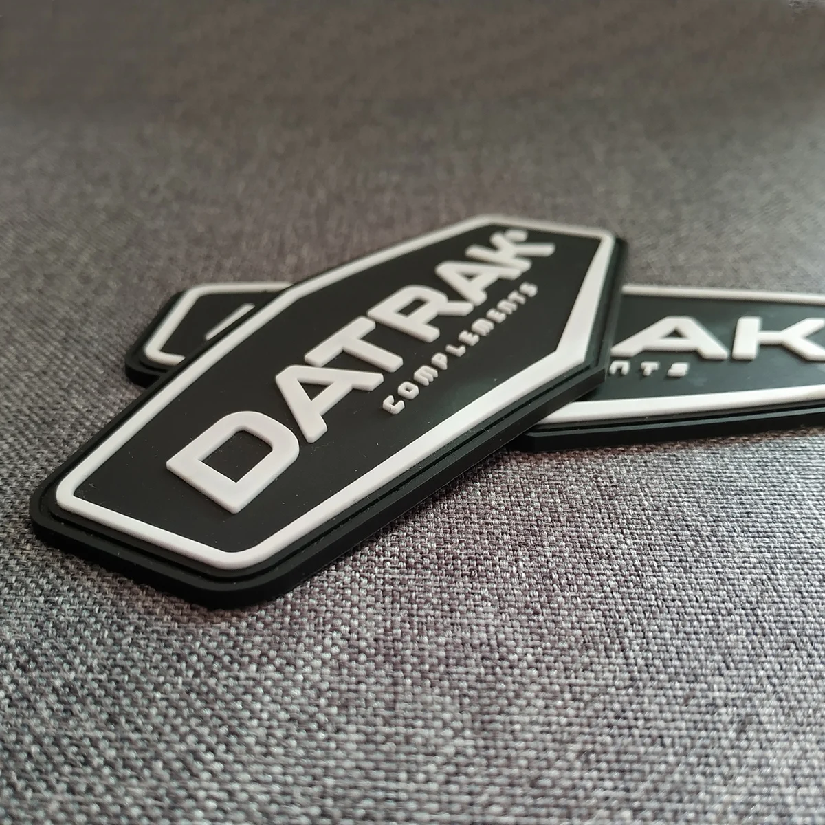 

Customized 3D three-dimensional bumpy clothing rubber labels, sewing accessories, custom brand logos, car seat tags
