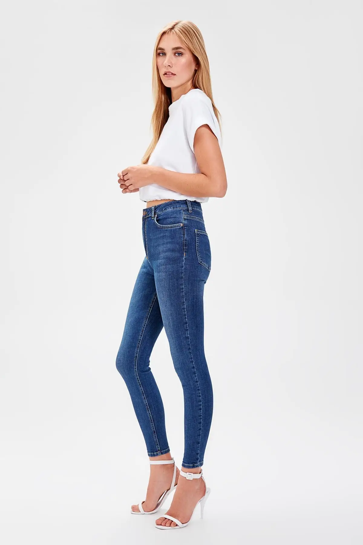 Trendyol синие джинсы скинни с высокой талией TWOAW20JE0036