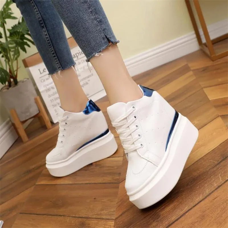 Женские кроссовки на толстой подошве удобные белые модные Сникерсы для