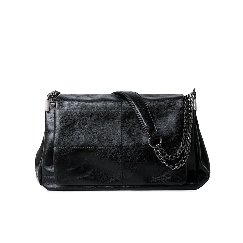 

Bag female new trend black flip bag fashion joker chain shoulder slung stray bag.