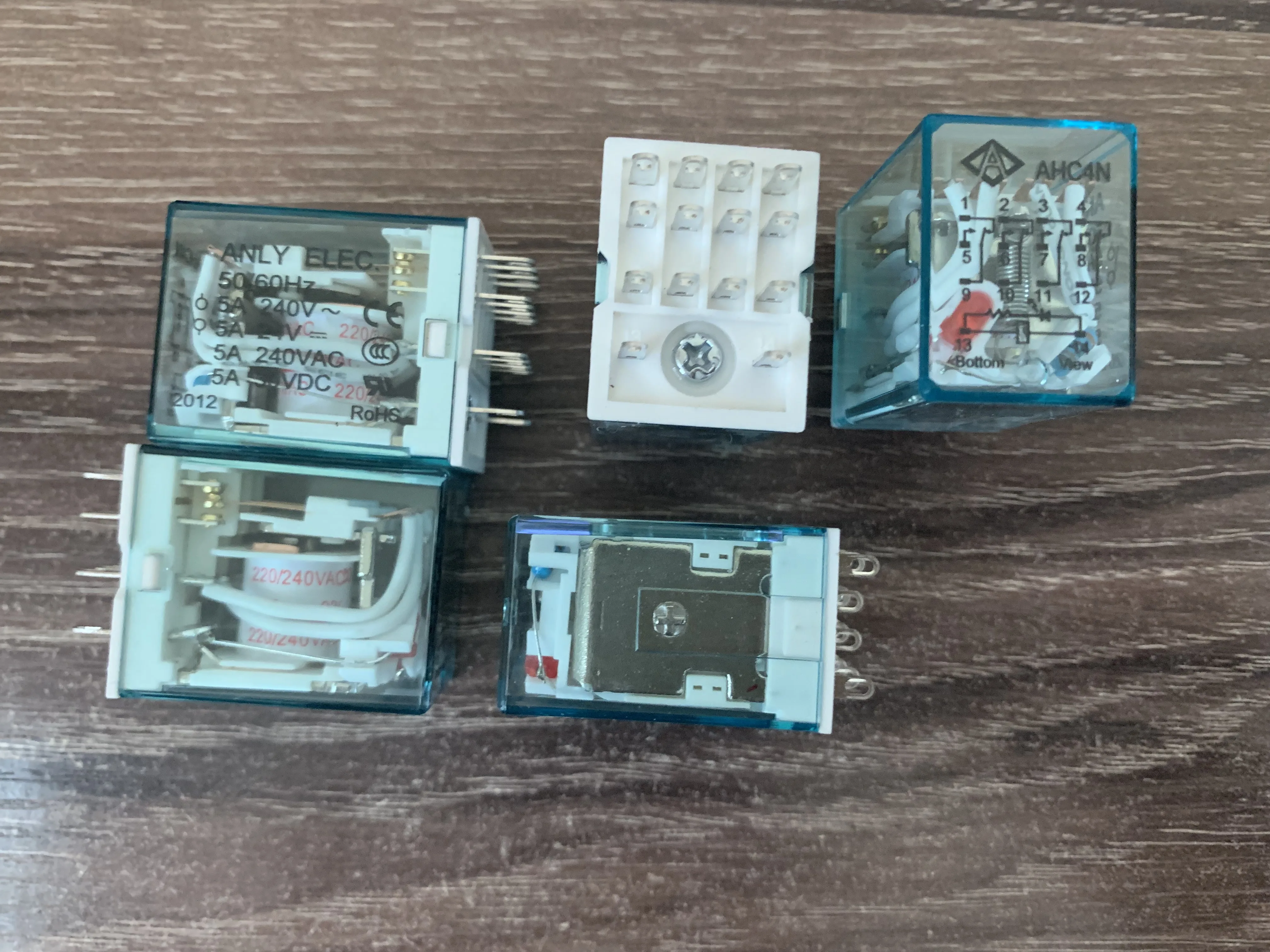 

AC220V AHC4 AHC4N AHL2N Тайвань ANLY промежуточное реле маленькое реле