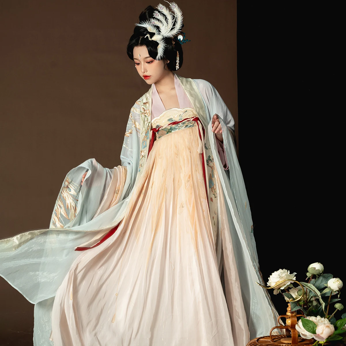 

Офис [Fenghuang Yufei], сделанная в стиле Тан рубашка с большими рукавами и вышивкой на тему Феникса, оригинальная женская рубашка Hanfu