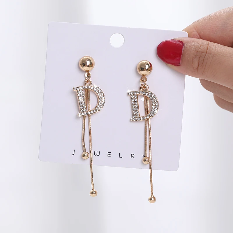 Хрустальные стразы трендовые серьги золотого цвета с буквенным принтом модные