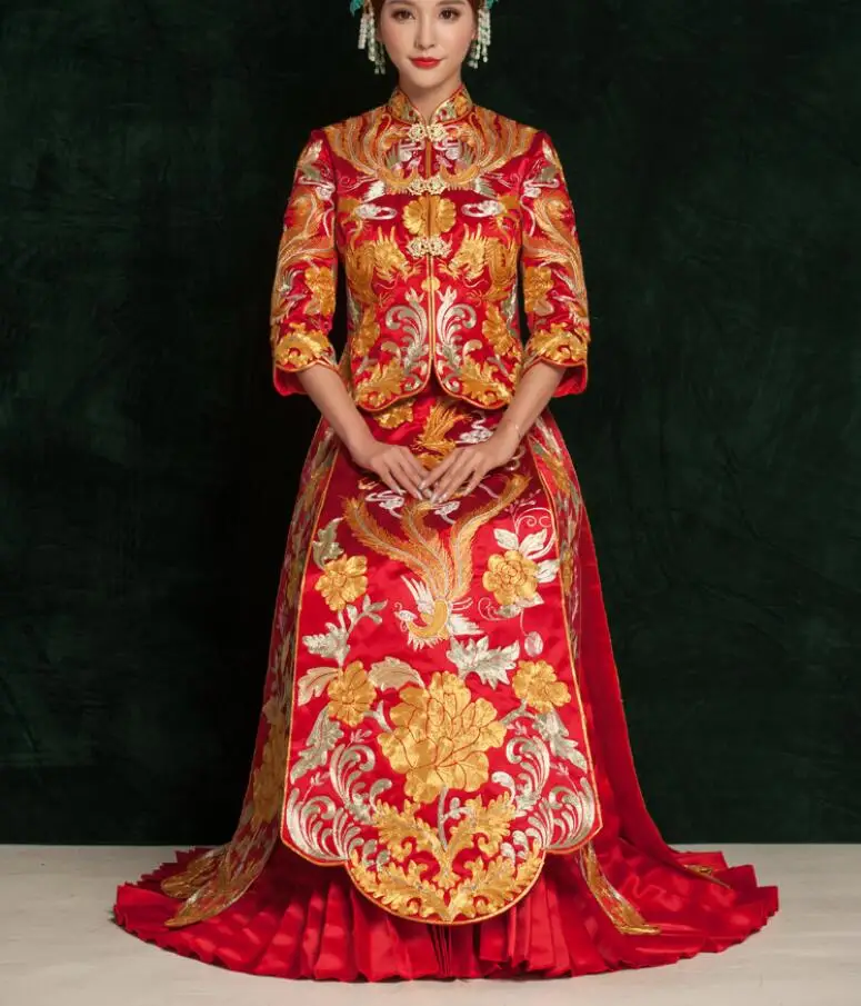 

Luxury Red Chinese wedding dress Traditional Embroidery Cheongsam Women Oriental Dragon Phoenix QiPao