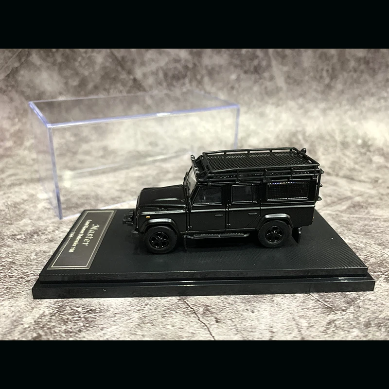 

Master 1/64 Model Car Defender 110 Black Knight Limited 100 PCS - Matt Black with accessories 16 PCS New