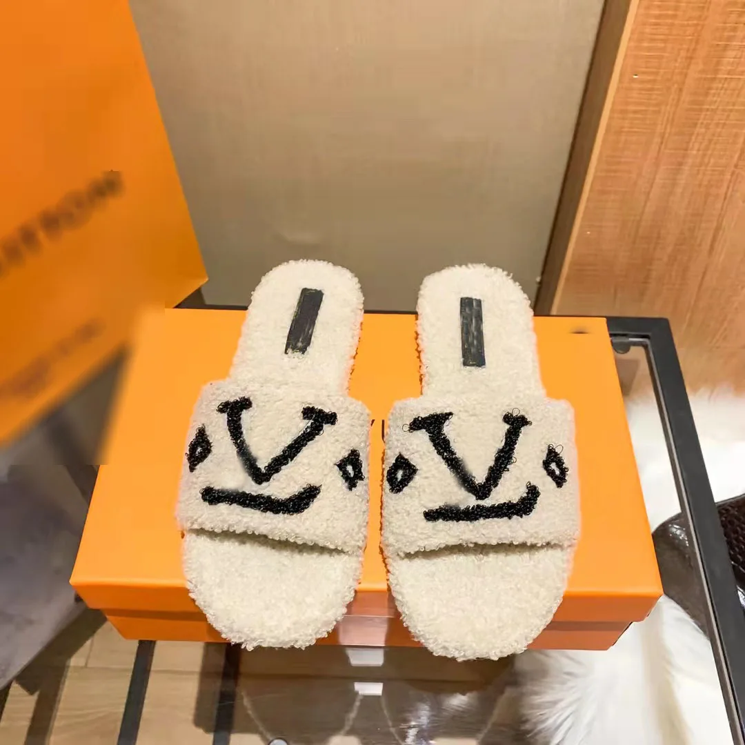 

Лидер продаж, меховые тапочки от известного бренда, дизайнерские женские тапочки с вышивкой букв, зимняя обувь