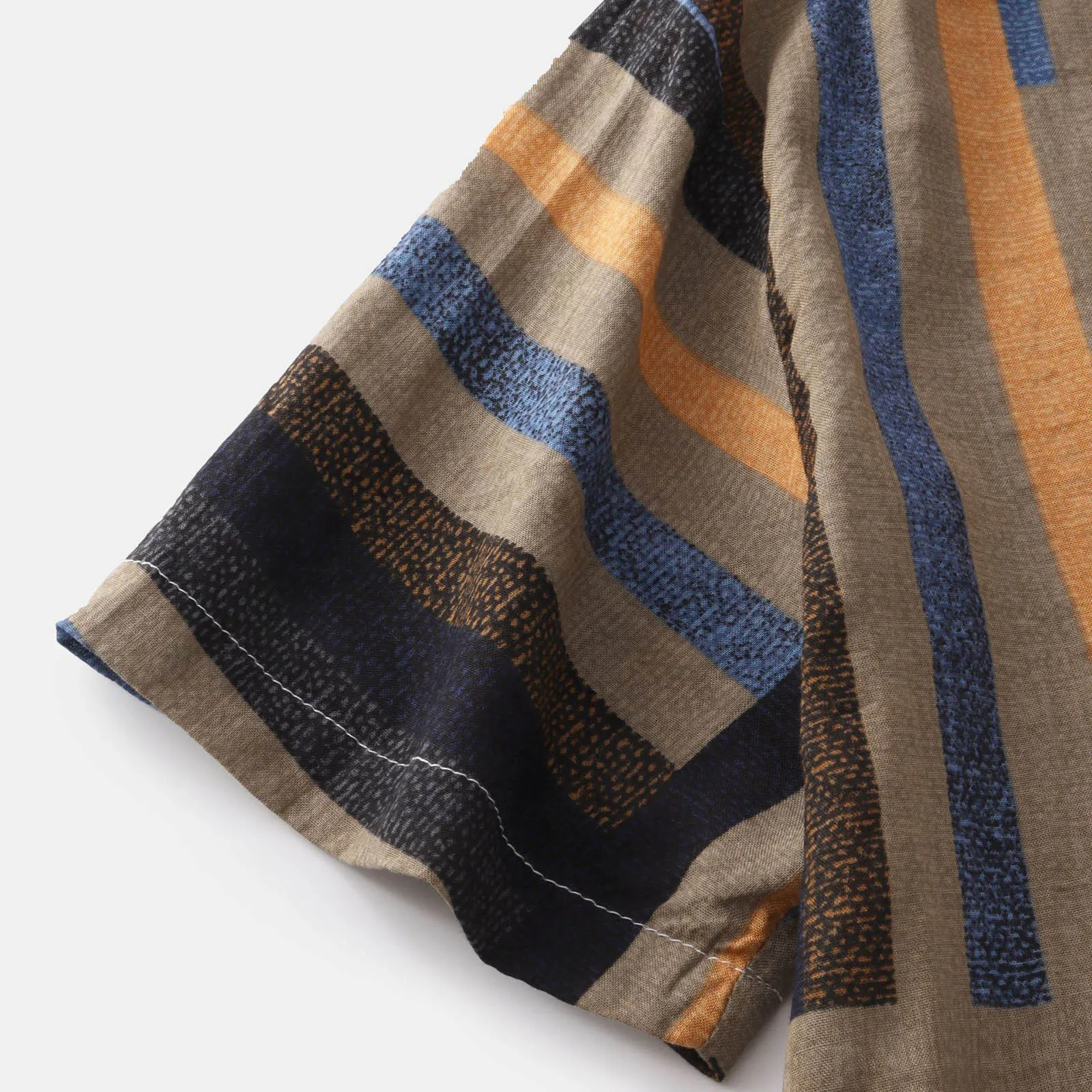 

2021 hot-selling men's shirt casual summer square printing turn-up collar breathable cool short-sleeved plus size shirt