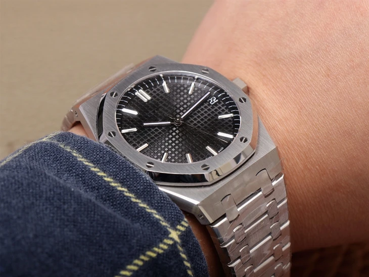 

Replica Watches AP Royal Series 15500ST Black Plate Steel Band Automatic Mechanical Luxury Watch Hot-sale Top-quality with a box