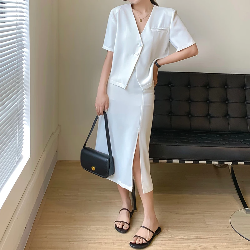 

SHENGPALAE yellow V-neck double button short sleeve blazer and high waist split skirt two picec sets for women in summer 2021