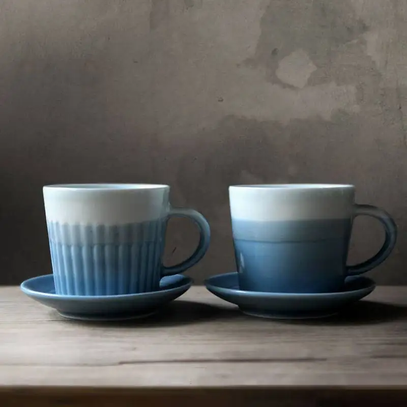 

Короткие сине-белые керамические кружки с подносом, кофейная кружка, офисные чашки для молока, чая, посуда для напитков, лучший подарок для д...