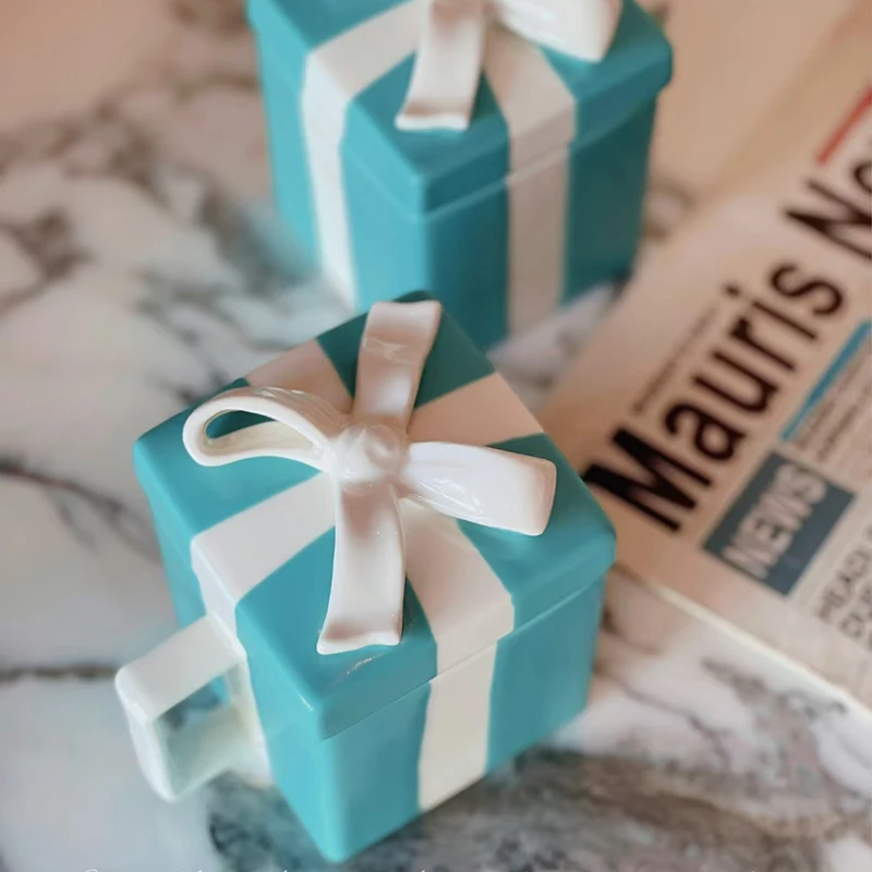 Синяя рельефная розетка кружка и чашка из костяного фарфора 300 мл белая брикет