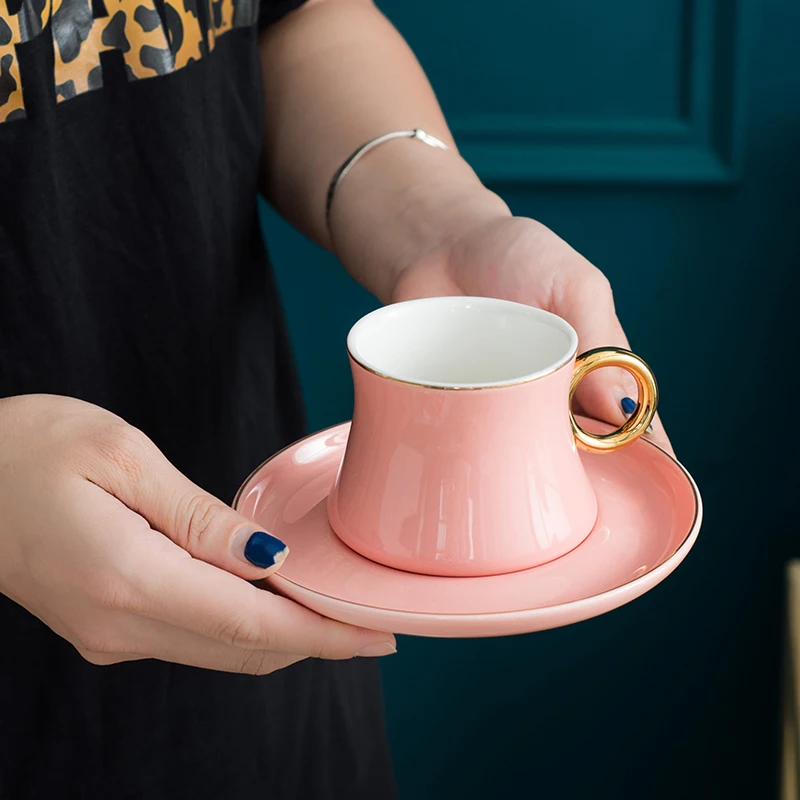 Европейский Креативный набор керамических кофейных чашек для пары креативная