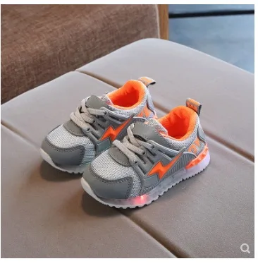 Новинка 2018 года Спортивный СВЕТОДИОДНЫЙ цветной Детский кроссовки для бега