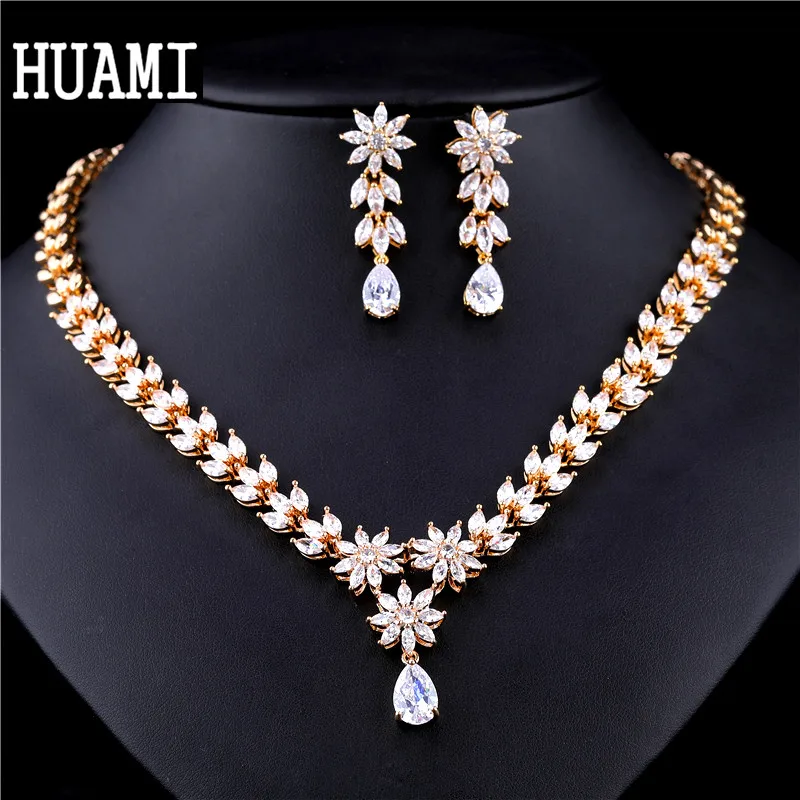 

HUAMI Ins Hot Sale Fine Jewelry Top Quality Women Water Drop Earrings and Pendant Necklace Sets Flower Big Chian Gold Necklace