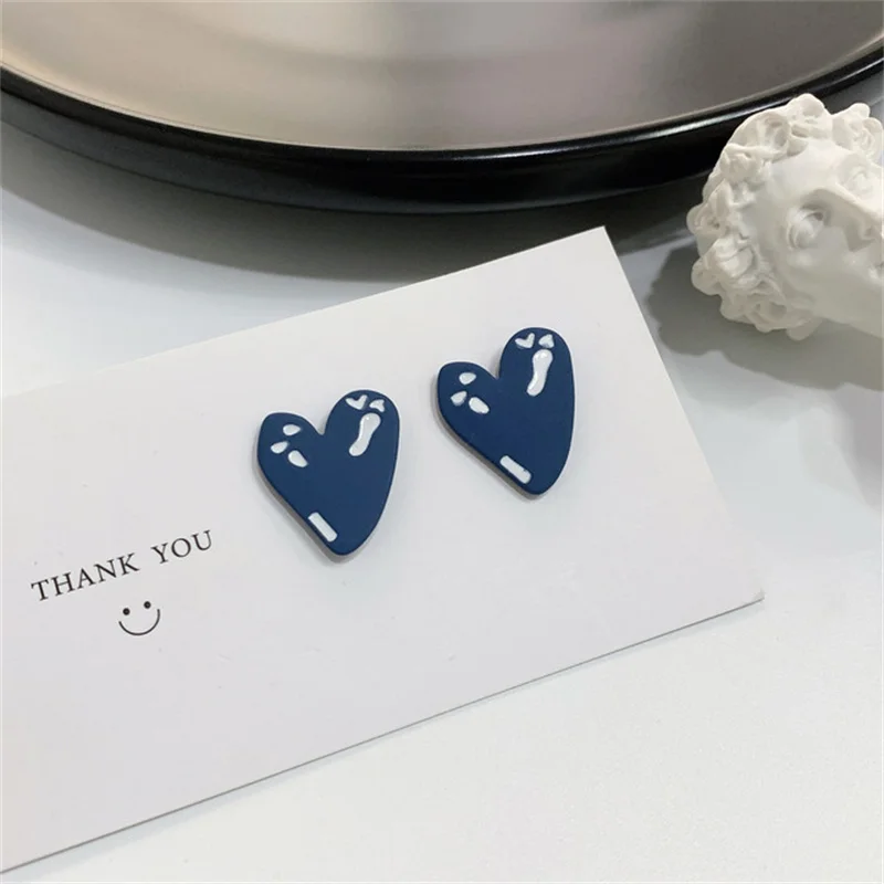 

Korean version of the new blue graffiti love heart shaped ladies earrings personality fresh earrings matte earrings wholesale