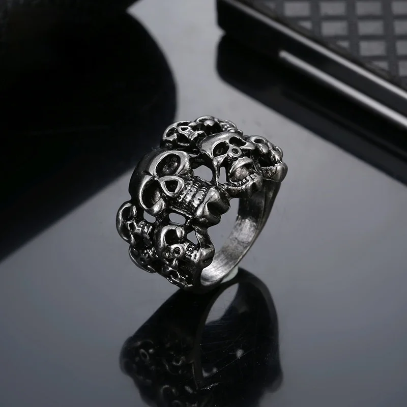 

Personality Exaggeration Titanium Steel Skull Ring Bohemian Fashion Punk Retro Men's and Women's Halloween Party Jewelry Gift