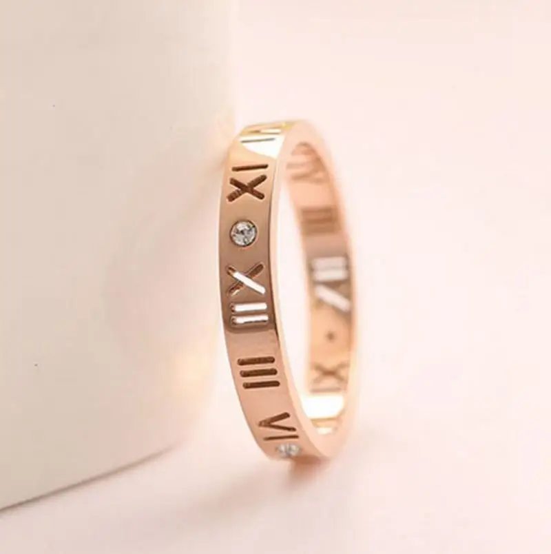 

Кольцо из нержавеющей стали с римскими цифрами и инкрустацией из циркония