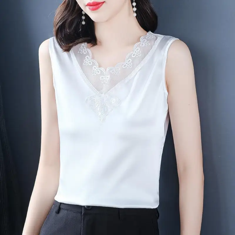 

ECCE 2021 Spring And Summer New Ladies Lace Camisole Loose Large Size Silk Satin Cloth V-Neck Sleeveless Comfortable Top