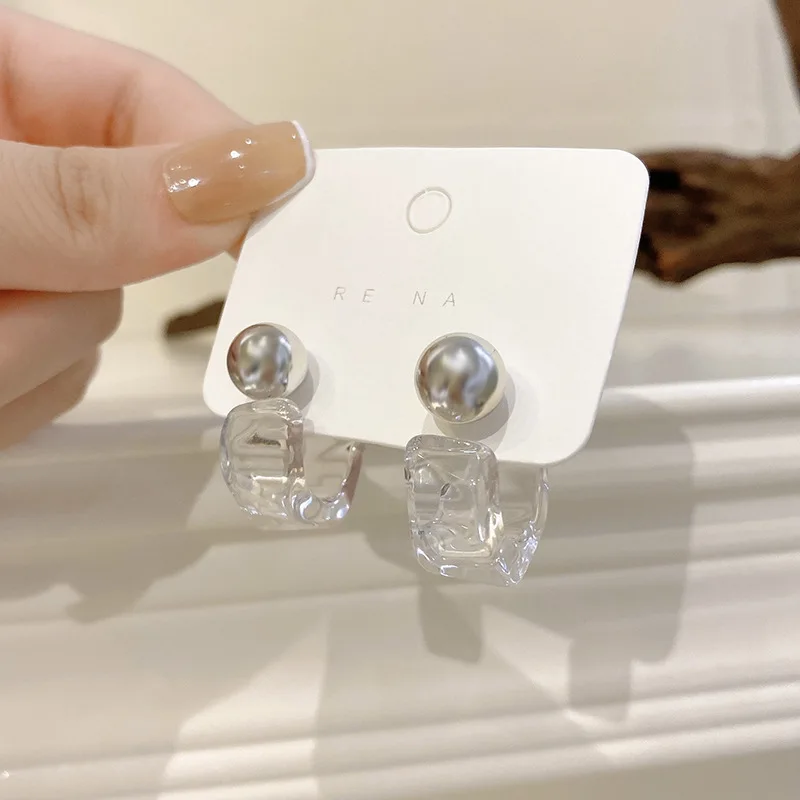

2021 new retro niche design earrings female transparent C-shaped acrylic earrings cold wind simple earrings