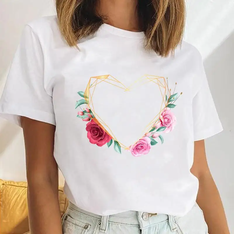 

Женская футболка с коротким рукавом, круглым вырезом и принтом