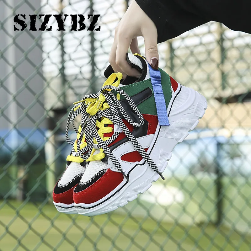 Женские повседневные кроссовки белые из флока на платформе со шнуровкой