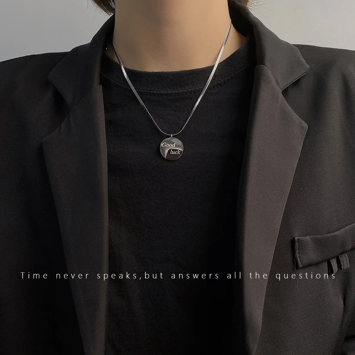 

Personalised titanium steel necklace for men and women with round sign letter pendant flat snake bone chain short clasp chain