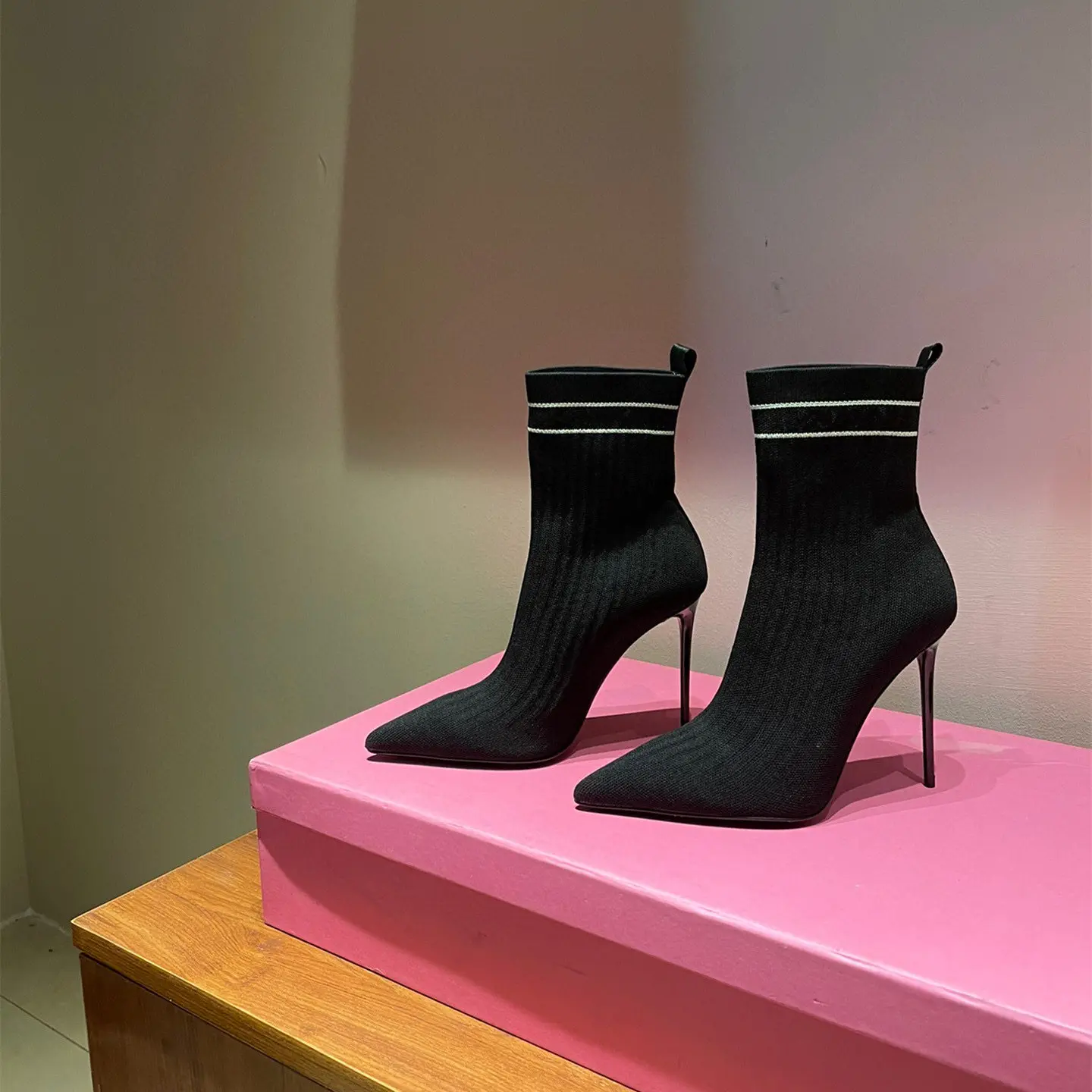 

Casual Designer Women Boots Black Genuine Leather Black Knitting Pointy Toe Short Booties Chelsea Boots Martin Boots For Woman